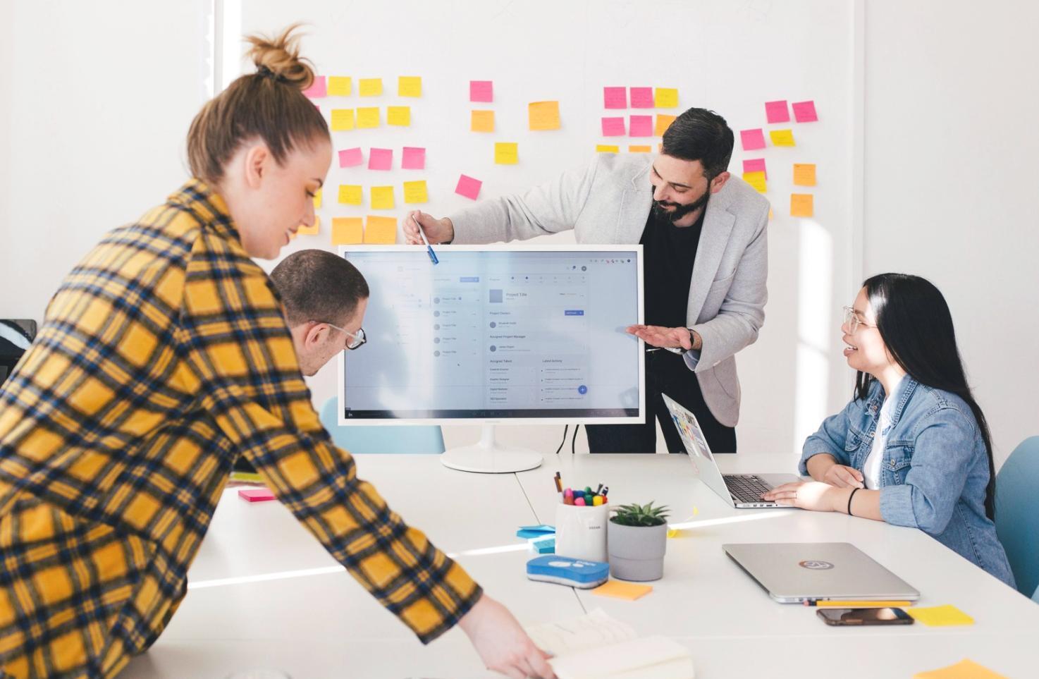 Equipo de soporte y expertos en seminarios de palabras clave